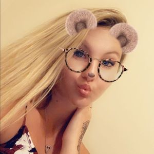 Meet your Posher, Courtney